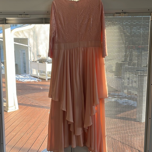Blush ruffled lace dress - Picture 5 of 5